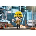 GORO MAJIMA YAKUZA NENDOROID. Good Smile Arts Shanghai suma a la colección Nendoroid la figura del imprevisible Goro Majima, basada en este personaje recurrente de la saga de videojuegos "Yakuza". Mide aproximadamente 10 cm e incluye 2x placas faciales intercambiables (sonriente y carcajada), 1x bate metálico, 1x megáfono, 1x casco de construcciones Majima, 1x daga Demonfire y otras partes opcionales para poses. Cuenta con base cuadrada transparente y soporte para su exposición.