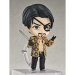 GORO MAJIMA YAKUZA NENDOROID. Good Smile Arts Shanghai suma a la colección Nendoroid la figura del imprevisible Goro Majima, basada en este personaje recurrente de la saga de videojuegos "Yakuza". Mide aproximadamente 10 cm e incluye 2x placas faciales intercambiables (sonriente y carcajada), 1x bate metálico, 1x megáfono, 1x casco de construcciones Majima, 1x daga Demonfire y otras partes opcionales para poses. Cuenta con base cuadrada transparente y soporte para su exposición.
