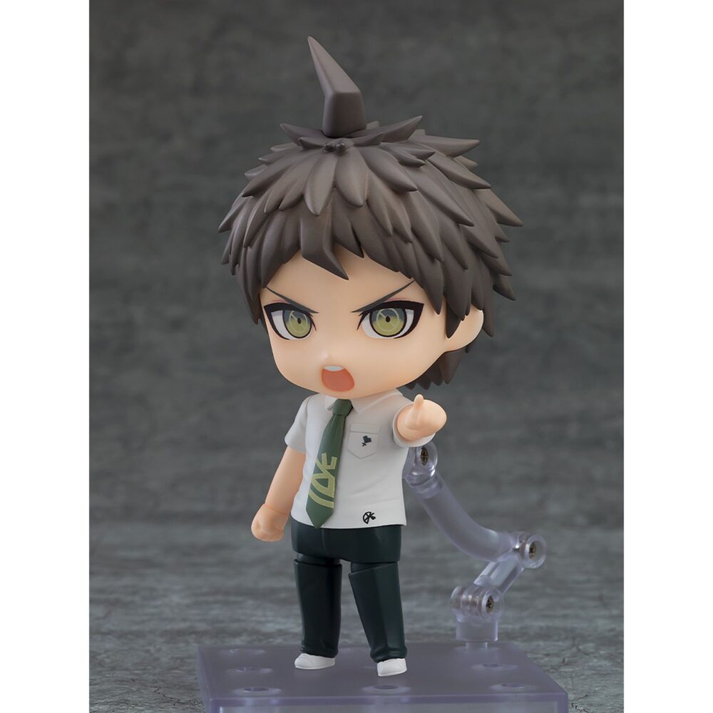 Hajime hinata danganronpa 1-2 reload nendodoid. Good smile incorpora a su colección nendoroid la figura de hajime hinata, el estudiante que aparece en el videojuego "danganronpa 1&2 reload". Mide aproximadamente 10 cm e incluye 3x placas faciales intercambiables (sonriente, acusador y asustado), 1x lámina de contador y otras partes opcionales para poses. Cuenta con base cuadrada transparente y soporte para su exposición.