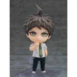 HAJIME HINATA DANGANRONPA 1-2 RELOAD NENDODOID. Good Smile incorpora a su colección Nendoroid la figura de Hajime Hinata, el estudiante que aparece en el videojuego "Danganronpa 1&2 Reload". Mide aproximadamente 10 cm e incluye 3x placas faciales intercambiables (sonriente, acusador y asustado), 1x lámina de contador y otras partes opcionales para poses. Cuenta con base cuadrada transparente y soporte para su exposición.