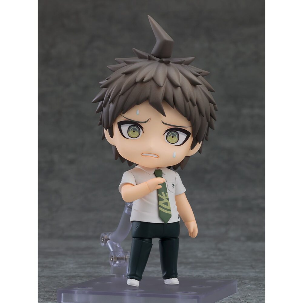 Hajime hinata danganronpa 1-2 reload nendodoid. Good smile incorpora a su colección nendoroid la figura de hajime hinata, el estudiante que aparece en el videojuego "danganronpa 1&2 reload". Mide aproximadamente 10 cm e incluye 3x placas faciales intercambiables (sonriente, acusador y asustado), 1x lámina de contador y otras partes opcionales para poses. Cuenta con base cuadrada transparente y soporte para su exposición.