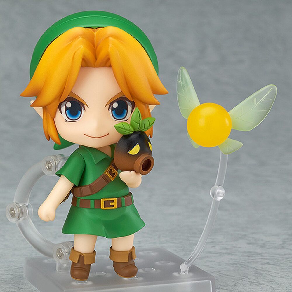 Link the legend of zelda majora’s mask nendoroid. Good smile company vuelve a introducir en su colección nendoroid la figura articulada de link basada en el protagonista del videojuego "the legend of zelda: majora's mask 3d" para nintendo 3ds. Esta edición cuenta con una selección de accesorios mayor de lo habitual: 2x placas faciales intercambiables (sonriente y gritando), 1x escudo del héroe, 1x espada kokiri, 1x poción de salud, 1x capucha de conejo, 1x máscara deku, 1x máscara goron, 1x máscara zora, 1x máscara de majora y 1x hada tatl con soporte. Mide aproximadamente 10 cm de altura y está fabricada en pvc y abs. Se presenta en caja con ventana y cuenta con una base cuadrada transparente con soporte articulado para exposición.