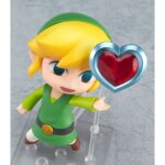 LINK THE LEGENG OF ZELDA THE WIND WAKER NENDOROID. Good Smile Company vuelve a incorporar a su colección Nendoroid la figura articulada de Link basada en el protagonista del videojuego "The Legend of Zelda: The Wind Waker HD" para Nintendo Wii U. La figura incluye 4x placas faciales intercambiables (seria, sonriente, combate y nervioso), 1x batuta, 1x escudo, 1x espada, 1x efecto de ataque y 1x contenedor de corazón con soporte. Mide aproximadamente 10 cm de altura y cuenta con una base cuadrada transparente con soporte para su exposición.