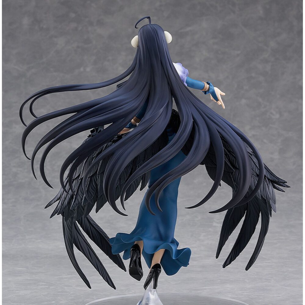 Albedo: jet black dress overlord pop up parade sp. Good smile company introduce en su línea pop up parade sp la figura de albedo, la supervisora de piso en la serie de anime "overlord" que se presenta en versión vestido negro azabache. Esta figura estática de aproximadamente 24,5 cm destaca por su dinamismo y calidad de acabado, similar al de una figura a escala. Incluye base circular transparente para exposición.
