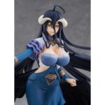 ALBEDO: JET BLACK DRESS OVERLORD POP UP PARADE SP. Good Smile Company introduce en su línea Pop Up Parade SP la figura de Albedo, la supervisora de piso en la serie de anime "Overlord" que se presenta en versión vestido negro azabache. Esta figura estática de aproximadamente 24,5 cm destaca por su dinamismo y calidad de acabado, similar al de una figura a escala. Incluye base circular transparente para exposición.