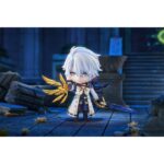 PHAINON HONKAI: STAR RAIL NENDOROID. Good Smile introduce en su colección Nendoroid la figura de Phainon (Fainón en españa), inspirada en el videojuego para móviles "Honkai: Star Rail". Mide aproximadamente 10 cm de alto e incluye 3x placas faciales (serio, sonriente y feliz). Incluye 1x espada Downmaker, 2x alas, 1x smartphone y otras piezas opcionales para recrear distintas poses. Cuenta con una base cuadrada y soporte transparente para exposición.