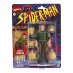 SANDMAN SPIDER-MAN MARVEL LEGENDS RETRO SERIES RE-RUN. Hasbro incorpora a la línea retro de Marvel Legends esta figura de Sandman ("El Hombre de Arena" en España), inspirada en uno de los principales antagonistas de los cómics de “Spider-Man”. Con su apariencia retro y acabados premium, tiene una altura aproximada de 15 cm, con múltiples articulaciones para recrear diferentes poses. Incluye los siguientes accesorios: 1x cabeza alternativa y 4x puños con efectos de arena, entre ellos, uno con forma de maza con pinchos. Se presenta en un blíster con estética retro. UNIDADES LIMITADAS.
