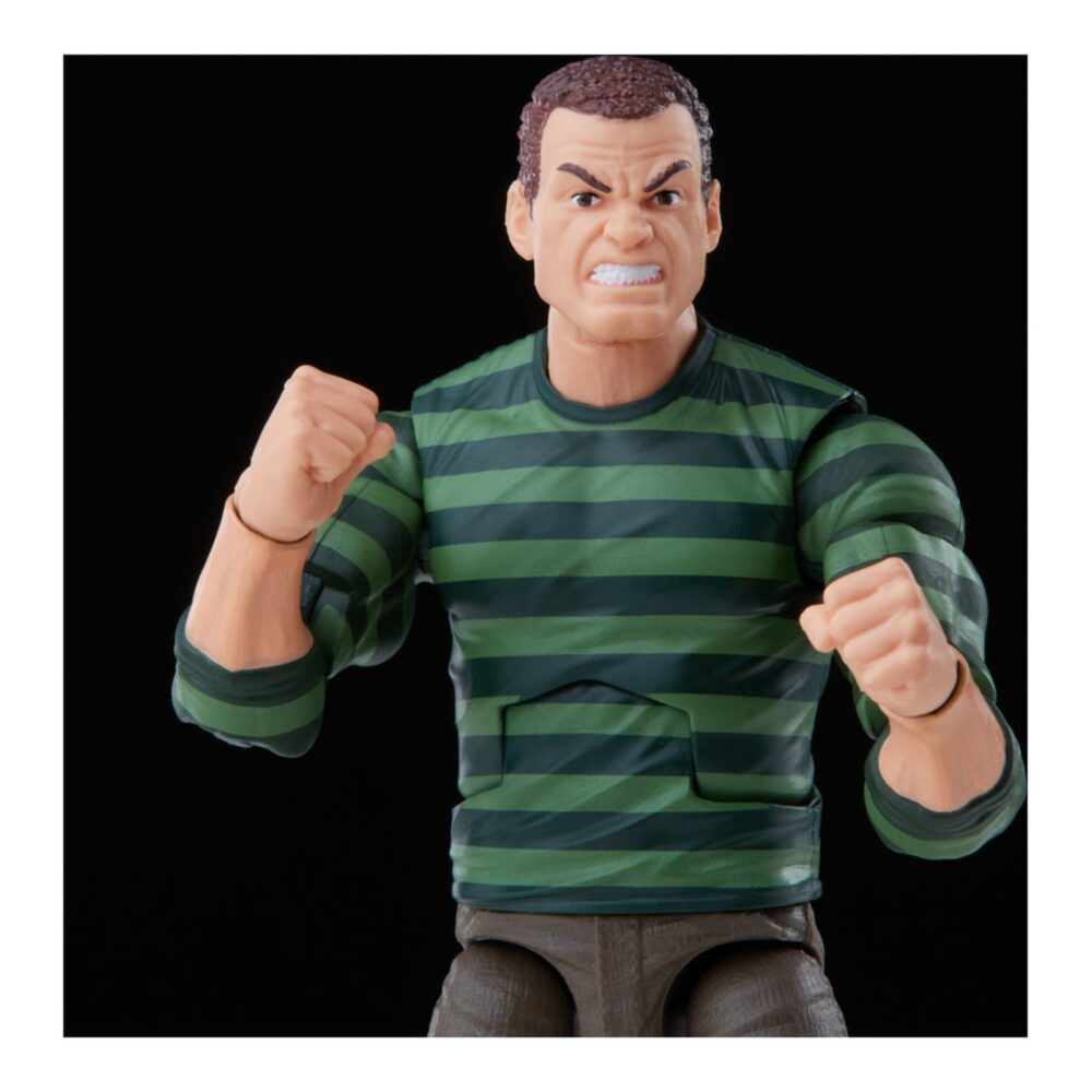 Sandman spider-man marvel legends retro series re-run. Hasbro incorpora a la línea retro de marvel legends esta figura de sandman ("el hombre de arena" en españa), inspirada en uno de los principales antagonistas de los cómics de “spider-man”. Con su apariencia retro y acabados premium, tiene una altura aproximada de 15 cm, con múltiples articulaciones para recrear diferentes poses. Incluye los siguientes accesorios: 1x cabeza alternativa y 4x puños con efectos de arena, entre ellos, uno con forma de maza con pinchos. Se presenta en un blíster con estética retro. Unidades limitadas.