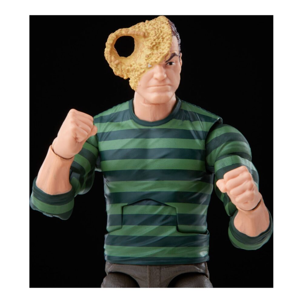 Sandman spider-man marvel legends retro series re-run. Hasbro incorpora a la línea retro de marvel legends esta figura de sandman ("el hombre de arena" en españa), inspirada en uno de los principales antagonistas de los cómics de “spider-man”. Con su apariencia retro y acabados premium, tiene una altura aproximada de 15 cm, con múltiples articulaciones para recrear diferentes poses. Incluye los siguientes accesorios: 1x cabeza alternativa y 4x puños con efectos de arena, entre ellos, uno con forma de maza con pinchos. Se presenta en un blíster con estética retro. Unidades limitadas.