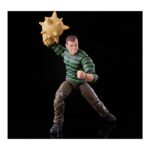 SANDMAN SPIDER-MAN MARVEL LEGENDS RETRO SERIES RE-RUN. Hasbro incorpora a la línea retro de Marvel Legends esta figura de Sandman ("El Hombre de Arena" en España), inspirada en uno de los principales antagonistas de los cómics de “Spider-Man”. Con su apariencia retro y acabados premium, tiene una altura aproximada de 15 cm, con múltiples articulaciones para recrear diferentes poses. Incluye los siguientes accesorios: 1x cabeza alternativa y 4x puños con efectos de arena, entre ellos, uno con forma de maza con pinchos. Se presenta en un blíster con estética retro. UNIDADES LIMITADAS.