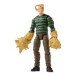 SANDMAN SPIDER-MAN MARVEL LEGENDS RETRO SERIES RE-RUN. Hasbro incorpora a la línea retro de Marvel Legends esta figura de Sandman ("El Hombre de Arena" en España), inspirada en uno de los principales antagonistas de los cómics de “Spider-Man”. Con su apariencia retro y acabados premium, tiene una altura aproximada de 15 cm, con múltiples articulaciones para recrear diferentes poses. Incluye los siguientes accesorios: 1x cabeza alternativa y 4x puños con efectos de arena, entre ellos, uno con forma de maza con pinchos. Se presenta en un blíster con estética retro. UNIDADES LIMITADAS.