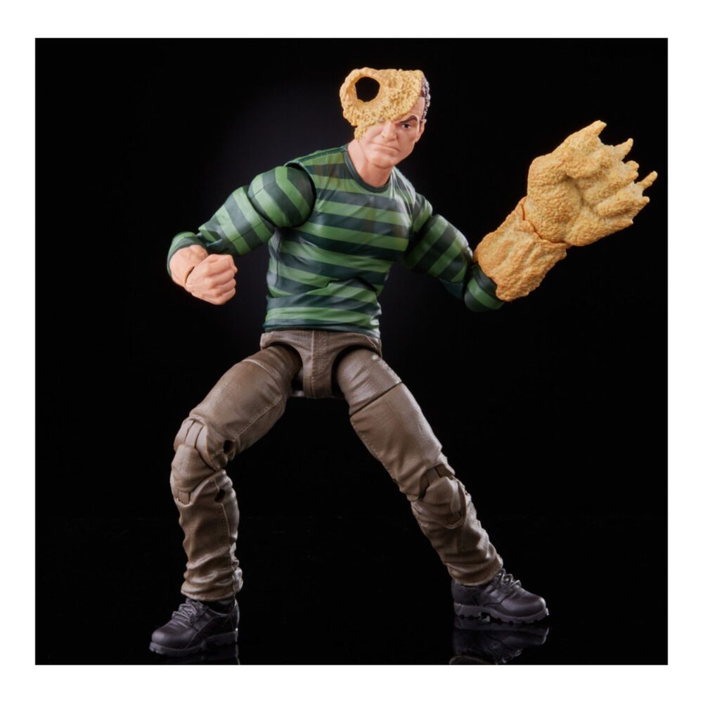 Sandman spider-man marvel legends retro series re-run. Hasbro incorpora a la línea retro de marvel legends esta figura de sandman ("el hombre de arena" en españa), inspirada en uno de los principales antagonistas de los cómics de “spider-man”. Con su apariencia retro y acabados premium, tiene una altura aproximada de 15 cm, con múltiples articulaciones para recrear diferentes poses. Incluye los siguientes accesorios: 1x cabeza alternativa y 4x puños con efectos de arena, entre ellos, uno con forma de maza con pinchos. Se presenta en un blíster con estética retro. Unidades limitadas.