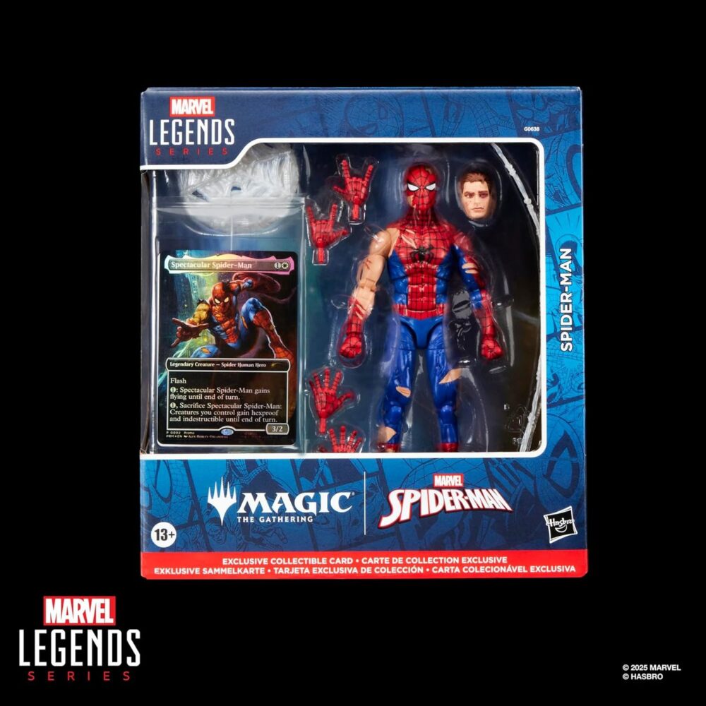 BATTLE-DAMAGED SPIDER-MAN MARVEL LEGENDS MAGIC: THE GATHERING. Hasbro incorpora a su línea Marvel Legeds esta figura de Spider-Man con daños de batalla, inspirada en el personaje de los comics de Marvel. Con más de 20 puntos de articulación y una altura de 15 cm, cuenta con diferentes accesorios: 1x cabeza alternativa sin máscara, 2x manos lanzando lanzatelarañas, 2x manos trepando muros, 1x telaraña y 1x escudo de telaraña. Al tratarse de una colaboración entre Hasbro y Wizards of the Coast se incluye la carta metalizada exclusiva "Spectacular Spider-Man" para el juego de cartas coleccionables Magic: The Gathering. Se presenta en una caja ilustrada con ventana. UNIDADES LIMITADAS.