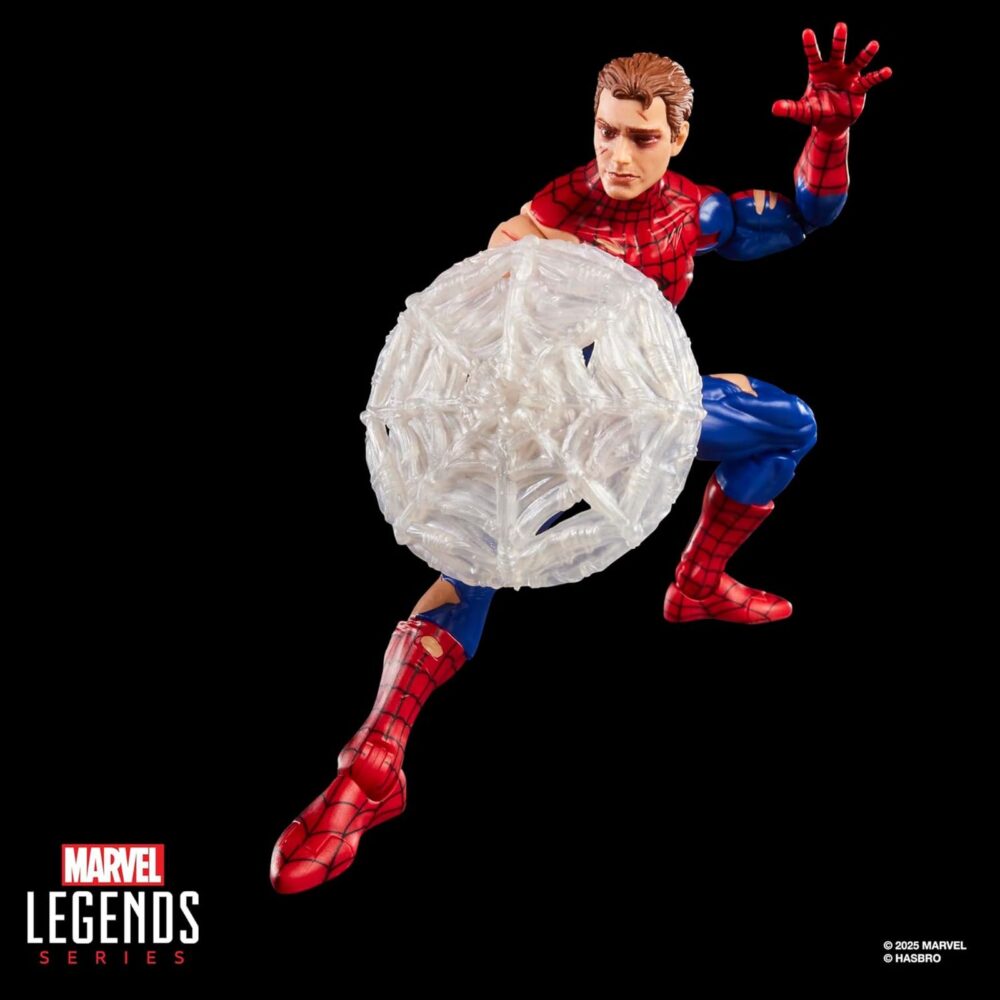 Battle-damaged spider-man marvel legends magic: the gathering. Hasbro incorpora a su línea marvel legeds esta figura de spider-man con daños de batalla, inspirada en el personaje de los comics de marvel. Con más de 20 puntos de articulación y una altura de 15 cm, cuenta con diferentes accesorios: 1x cabeza alternativa sin máscara, 2x manos lanzando lanzatelarañas, 2x manos trepando muros, 1x telaraña y 1x escudo de telaraña. Al tratarse de una colaboración entre hasbro y wizards of the coast se incluye la carta metalizada exclusiva "spectacular spider-man" para el juego de cartas coleccionables magic: the gathering. Se presenta en una caja ilustrada con ventana. Unidades limitadas.