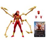 MARY JANE WATSON (IRON SPIDER) MARVEL LEGENDS MAGIC: THE GATHERING. Hasbro añade a su colección Marvel Legends esta figura de Mary Jane Watson con el traje de Iron Spider, basada en el personaje de los comics de Marvel. Con más de 20 puntos de articulación y una altura de 15 cm, cuenta con diferentes accesorios: 1x cabeza alternativa con máscara, 2x manos lanzando telarañas y 4x patas móviles del traje Iron Spider. Al tratarse de una colaboración entre Hasbro y Wizards of the Coast se incluye la carta metalizada exclusiva "Iron Spider, Stark Upgrade" para el juego de cartas coleccionables Magic: The Gathering. Se presenta en una caja ilustrada con ventana. UNIDADES LIMITADAS.