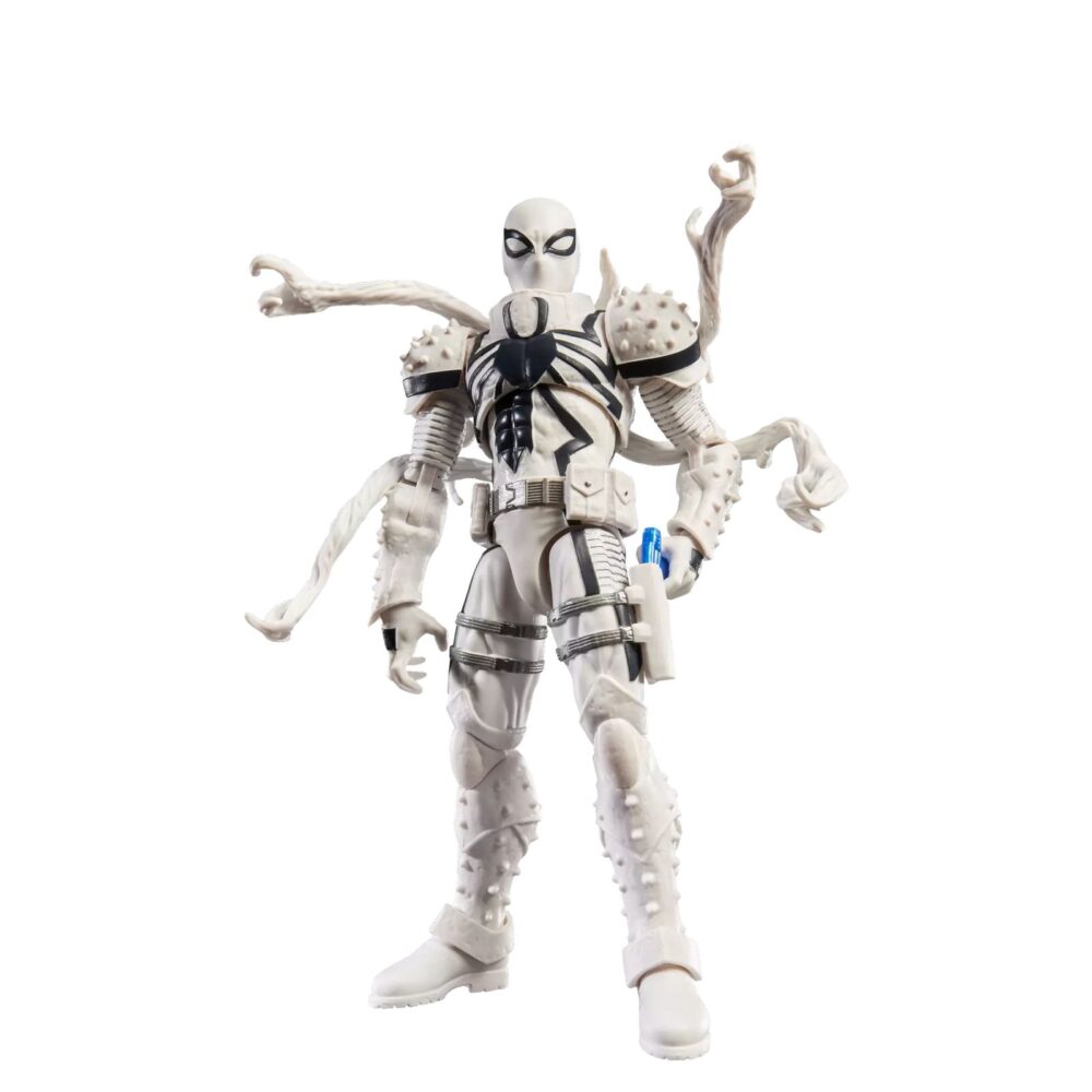 Agent anti-venom marvel legends magic: the gathering. Hasbro incorpora a su colección marvel legends esta la figura de agent anti-venom, inspirada en el personaje de los comics de marvel. Con más de 20 puntos de articulación y una altura de 15 cm, cuenta con diferentes accesorios: 4x manos intercambiables, 2x efectos de disparo, 2x efectos de humo, 1x pieza de 4 zarzillos acoplable en la espalda y 5x armas de fuego. Al tratarse de una colaboración entre hasbro y wizards of the coast se incluye la carta metalizada exclusiva "anti-venom, horrifying healer" para el juego de cartas coleccionables magic: the gathering. Se presenta en una caja ilustrada con ventana. Unidades limitadas.