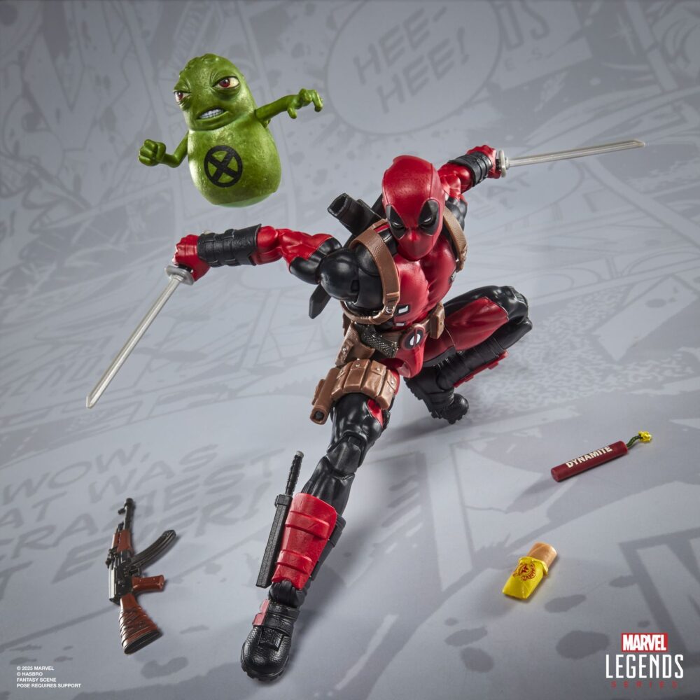 Deadpool maximum series marvel legends. Hasbro introduce en la línea marvel legends maximum series la figura deluxe de deadpool, inspirada en el personaje de marvel. Esta figura articulada de 15 cm cuenta con más de 30 puntos de articulación y diversos accesorios: 1x cabeza alternativa, 8x manos intercambiables, 2x espadas, 1x cuchillo, 1x lanzador, 3x efectos de combate, 1x cartucho de dinamita, 1x chimichanga y 5x armas de fuego. También incluye una figura complementaria de doop con base transparente. Se presenta en una caja ilustrada con ventana. Unidades limitadas.