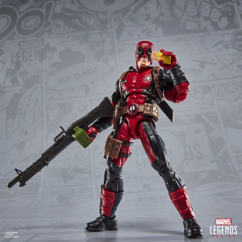 Deadpool maximum series marvel legends. Hasbro introduce en la línea marvel legends maximum series la figura deluxe de deadpool, inspirada en el personaje de marvel. Esta figura articulada de 15 cm cuenta con más de 30 puntos de articulación y diversos accesorios: 1x cabeza alternativa, 8x manos intercambiables, 2x espadas, 1x cuchillo, 1x lanzador, 3x efectos de combate, 1x cartucho de dinamita, 1x chimichanga y 5x armas de fuego. También incluye una figura complementaria de doop con base transparente. Se presenta en una caja ilustrada con ventana. Unidades limitadas.