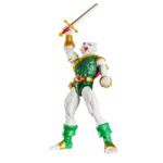MAN-WOLF MARVEL LEGENDS MAGIC: THE GATHERING. Hasbro incorpora a su colección Marvel Legends esta figura de Man-Wolf con daños de batalla, inspirada en el personaje de los comics de Marvel. Con más de 20 puntos de articulación y una altura de 15 cm, cuenta con diferentes accesorios: 2x manos intercambiables, 1x espada sagrada de Stargod, 1x arco, 1x flecha y 1x carcaj. Al tratarse de una colaboración entre Hasbro y Wizards of the Coast se incluye la carta de doble cara metalizada exclusiva "Colonel John Jameson / Man-Wolf" para el juego de cartas coleccionables Magic: The Gathering. Se presenta en una caja ilustrada con ventana. UNIDADES LIMITADAS.