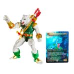 MAN-WOLF MARVEL LEGENDS MAGIC: THE GATHERING. Hasbro incorpora a su colección Marvel Legends esta figura de Man-Wolf con daños de batalla, inspirada en el personaje de los comics de Marvel. Con más de 20 puntos de articulación y una altura de 15 cm, cuenta con diferentes accesorios: 2x manos intercambiables, 1x espada sagrada de Stargod, 1x arco, 1x flecha y 1x carcaj. Al tratarse de una colaboración entre Hasbro y Wizards of the Coast se incluye la carta de doble cara metalizada exclusiva "Colonel John Jameson / Man-Wolf" para el juego de cartas coleccionables Magic: The Gathering. Se presenta en una caja ilustrada con ventana. UNIDADES LIMITADAS.