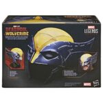 WOLVERINE PREMIUM ROLEPLAY MASK REPLICA DEADPOOL & WOLVERINE MARVEL LEGENDS SERIES. Hasbro lanza dentro de la colección Marvel Legends Series esta máscara premium de Wolverine (conocido como Lobezno en España), inspirada en la que llevaba puesta el personaje en la película "Deadpool & Wolverine". Se trata de una reproducción a escala 1:1, en colores amarillo y negro y con marcas de deterioro por peleas. Incluye un acolchado interior extraíble para un ajuste cómodo. Puede exhibirse gracias a la base incluida o utilizarse como cosplay. Se presenta en una caja cerrada con diseño inspirado en la película. UNIDADES LIMITADAS.