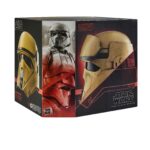 SHORETROOPER ELECTRONIC HELMET BLACK SERIES STAR WARS: ANDOR. Hasbro incorpora a su colección The Black Series esta réplica del casco electrónico premium de un Shoretrooper, basado en su aparición en la serie "Star Wars: Andor". Presenta un acabado detallado con diseño desgastado en tonos marrón y negro, además de detalles realistas en su interior. Incluye tecnología de modificación de voz que se activa presionando un botón lateral, permitiendo sonar como un Shoretrooper. Dispone de un sistema interior ajustable para mayor comodidad. Requiere 3x pilas AAA (no incluidas). Incluye manual de instrucciones. Se presenta en una caja ilustrada. UNIDADES LIMITADAS.