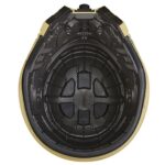 SHORETROOPER ELECTRONIC HELMET BLACK SERIES STAR WARS: ANDOR. Hasbro incorpora a su colección The Black Series esta réplica del casco electrónico premium de un Shoretrooper, basado en su aparición en la serie "Star Wars: Andor". Presenta un acabado detallado con diseño desgastado en tonos marrón y negro, además de detalles realistas en su interior. Incluye tecnología de modificación de voz que se activa presionando un botón lateral, permitiendo sonar como un Shoretrooper. Dispone de un sistema interior ajustable para mayor comodidad. Requiere 3x pilas AAA (no incluidas). Incluye manual de instrucciones. Se presenta en una caja ilustrada. UNIDADES LIMITADAS.