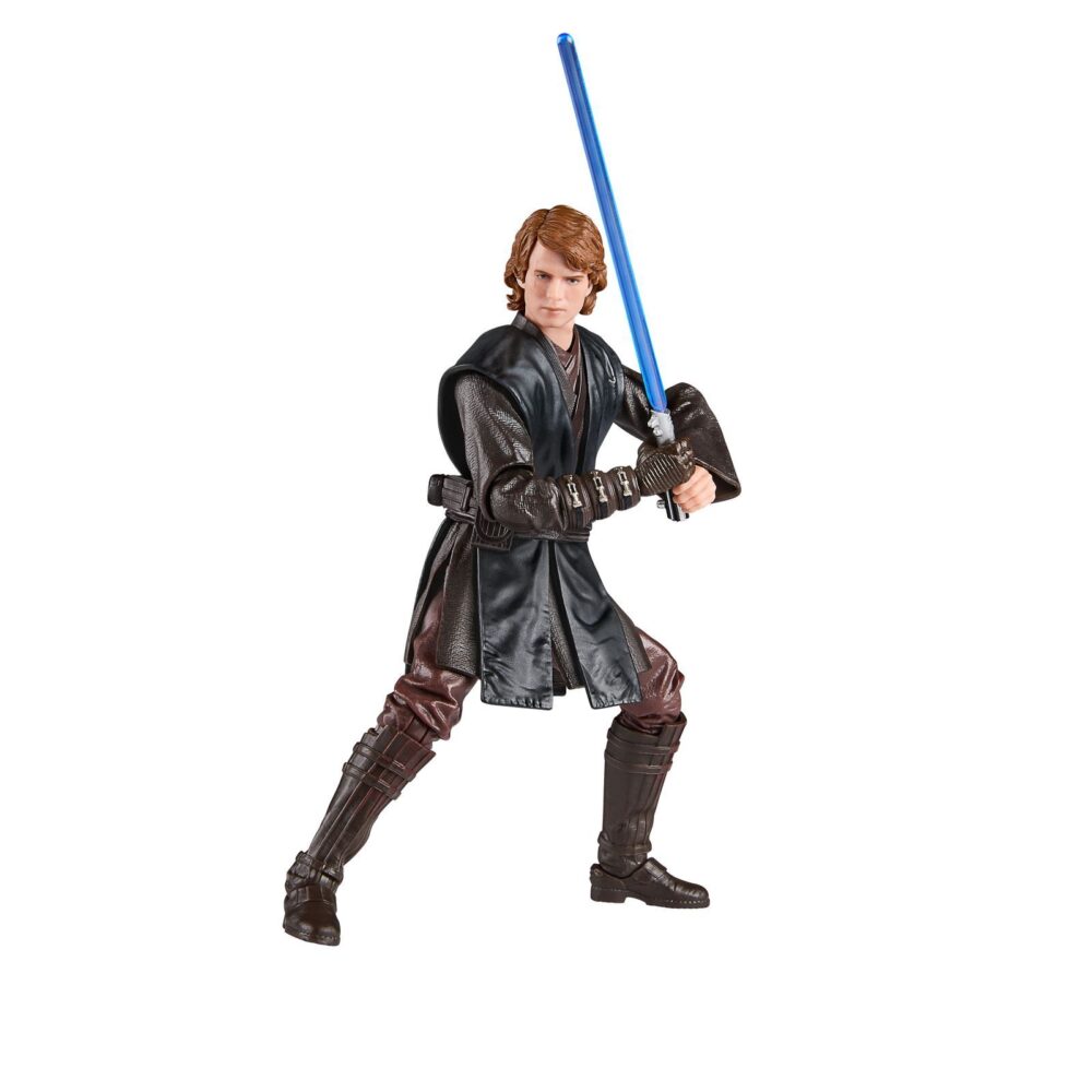 Anakin skywalker black series star wars revenge of the sith. Hasbro suma a su colección the black series la figura de anakin skywalker inspirada en la película "star wars: revenge of the sith" ("star wars: la venganza de los sith" en españa). Esta figura articulada de 15 cm presenta un esculpido fotorrealista y viene acompañada de su característico sable de luz como accesorio. Permite recrear poses dinámicas gracias a sus múltiples puntos de articulación. Se presenta en un embalaje con ventana. Unidades limitadas.