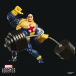 STRONG GUY X-FACTOR MARVEL LEGENDS SERIES. Hasbro suma a la colección Marvel Legends Series la figura de Strong Guy (Fortachón en España), inspirada en el personaje de los cómics de "X-Factor" de Marvel. Con una altura de 15 cm, presenta un diseño detallado y más de 20 puntos de articulación para recrear poses dinámicas. Incluye 1x cabeza alternativa, 3x manos intercambiables, 1x haltera y 2x pesas. Viene en una caja con ventana para exhibición. UNIDADES LIMITADAS.