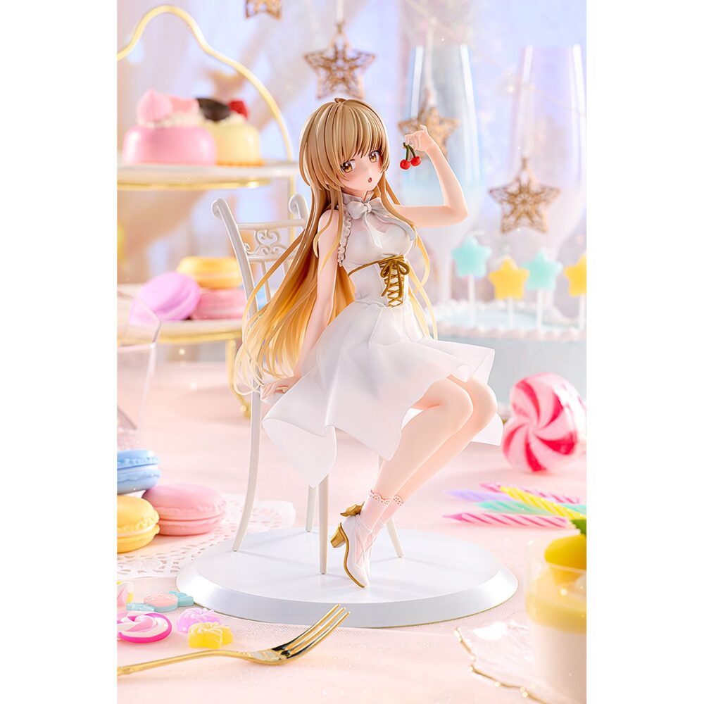 Mahiru shiina tea party the angel next door spoils me rotten 1/7. Kadokawa presenta la figura de mahiru shiina, la protagonista del anime "the angel next door spoils me rotten". Mide aproximadamente 20 cm a escala 1/7. La figura está basada en una ilustración que la muestra disfrutando de unas cerezas en una fiesta de té, dibujada especialmente para la lotería japonesa kujibikido. Su cabello y su falda de tul están hechos con piezas transparentes con suaves degradados. Cuenta con una base redonda blanca para exponer.