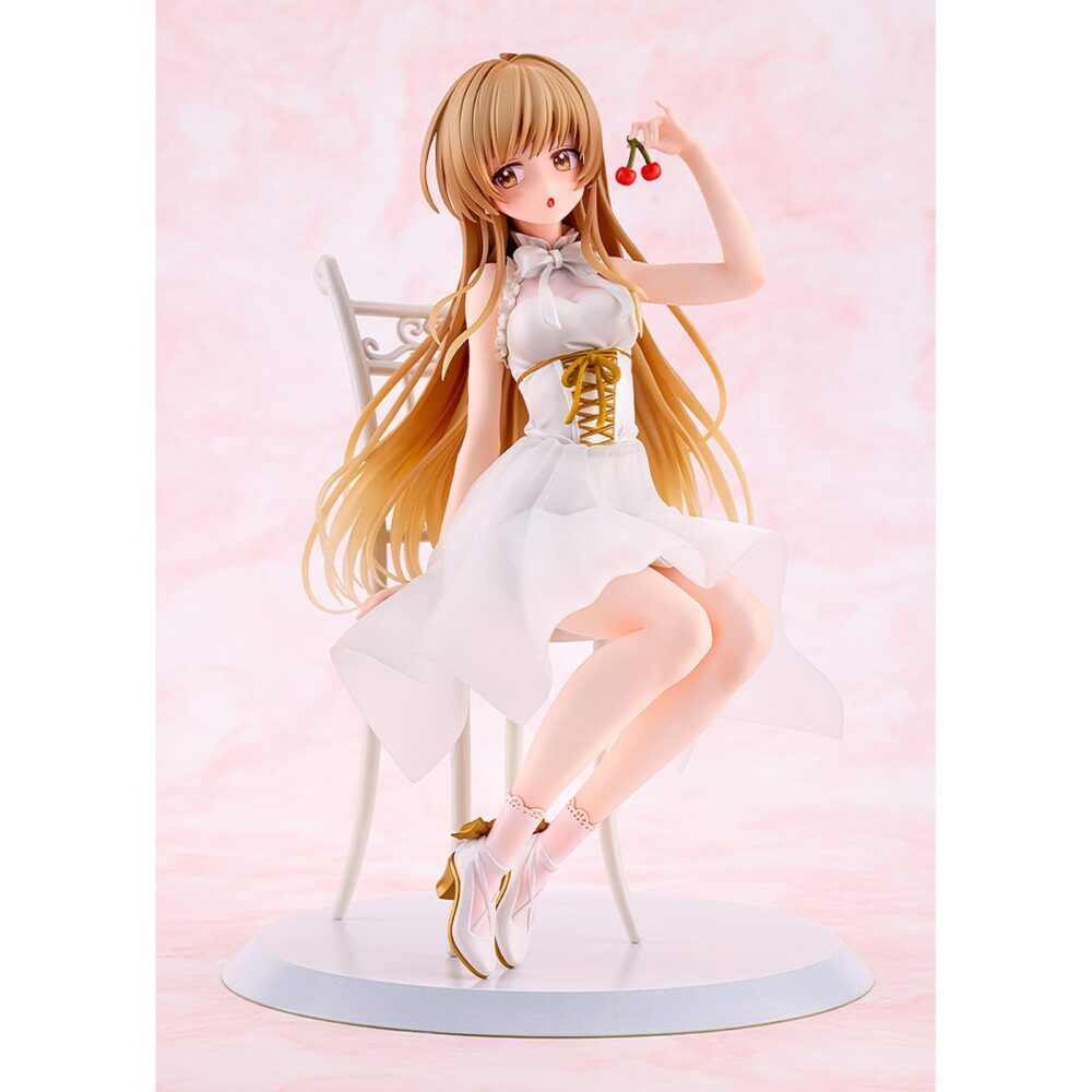 Mahiru shiina tea party the angel next door spoils me rotten 1/7. Kadokawa presenta la figura de mahiru shiina, la protagonista del anime "the angel next door spoils me rotten". Mide aproximadamente 20 cm a escala 1/7. La figura está basada en una ilustración que la muestra disfrutando de unas cerezas en una fiesta de té, dibujada especialmente para la lotería japonesa kujibikido. Su cabello y su falda de tul están hechos con piezas transparentes con suaves degradados. Cuenta con una base redonda blanca para exponer.