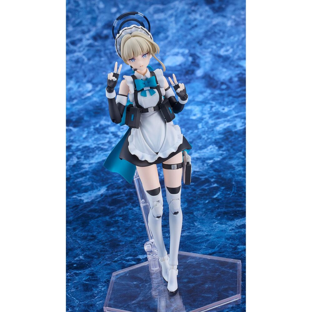 Toki asuma figura blue archive plamatea. Max factory reincorpora a su línea plamatea el set de montaje a escala de toki asuma, miembro de la agencia secreta de espionaje c&c del videojuego "blue archive". Una vez montada esta maqueta articulada mide aproximadamente 17 cm. Incluye 3x placas faciales (seria, sonriente y de batalla), 1x arma exclusiva de toki, 1x arma secret time, 1x pistola con funda ajustable para el muslo, 1x maletín y otras partes intercambiables para diferentes poses. Incluye piezas prepintadas, lo que facilita recrear el montaje. Cuenta con una base articulada hexagonal transparente para su exposición.