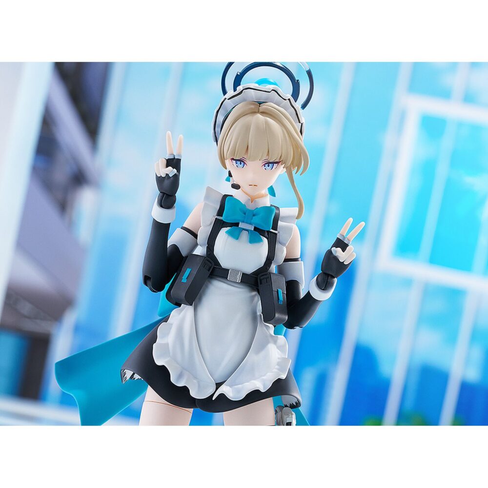 Toki asuma figura blue archive plamatea. Max factory reincorpora a su línea plamatea el set de montaje a escala de toki asuma, miembro de la agencia secreta de espionaje c&c del videojuego "blue archive". Una vez montada esta maqueta articulada mide aproximadamente 17 cm. Incluye 3x placas faciales (seria, sonriente y de batalla), 1x arma exclusiva de toki, 1x arma secret time, 1x pistola con funda ajustable para el muslo, 1x maletín y otras partes intercambiables para diferentes poses. Incluye piezas prepintadas, lo que facilita recrear el montaje. Cuenta con una base articulada hexagonal transparente para su exposición.
