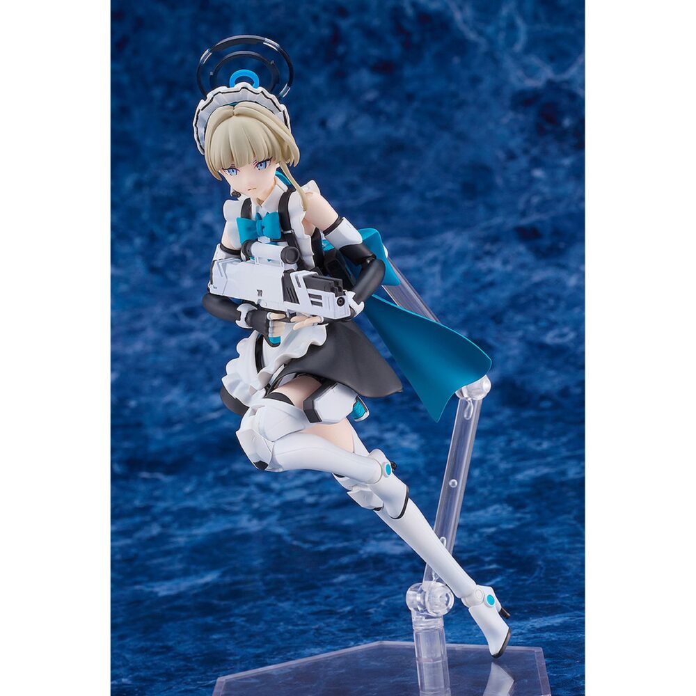 Toki asuma figura blue archive plamatea. Max factory reincorpora a su línea plamatea el set de montaje a escala de toki asuma, miembro de la agencia secreta de espionaje c&c del videojuego "blue archive". Una vez montada esta maqueta articulada mide aproximadamente 17 cm. Incluye 3x placas faciales (seria, sonriente y de batalla), 1x arma exclusiva de toki, 1x arma secret time, 1x pistola con funda ajustable para el muslo, 1x maletín y otras partes intercambiables para diferentes poses. Incluye piezas prepintadas, lo que facilita recrear el montaje. Cuenta con una base articulada hexagonal transparente para su exposición.