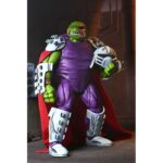 RAPHAEL AS SHREDDER TEENAGE MUTANT NINJA TURTLES MIRAGE COMICS. Neca lanza la figura de Raphael, representando el rol de Shredder, basada en su aparición en los comics originales de Mirage Studios creados por Eastman y Laird “Teenage Mutant Ninja Turtles” (“Las Tortugas Ninja” en España). Esta figura de articulada a escala de 18 cm de altura presenta un esculpido totalmente nuevo e incluye 2x cabezas intercambiables (dañada y con parche), 1x capa de tela, 1x casco extraíble, 5x manos adicionales, 2x sais, 1x jarra y 1x vaso. Se presenta en embalaje para coleccionistas con ilustraciones de Kevin Eastman con ventana y solapa frontal.