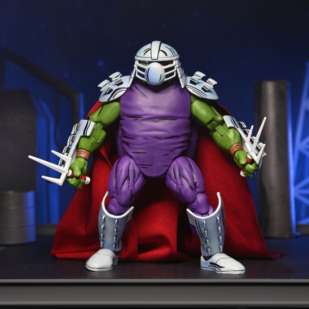 Raphael as shredder teenage mutant ninja turtles mirage comics. Neca lanza la figura de raphael, representando el rol de shredder, basada en su aparición en los comics originales de mirage studios creados por eastman y laird “teenage mutant ninja turtles” (“las tortugas ninja” en españa). Esta figura de articulada a escala de 18 cm de altura presenta un esculpido totalmente nuevo e incluye 2x cabezas intercambiables (dañada y con parche), 1x capa de tela, 1x casco extraíble, 5x manos adicionales, 2x sais, 1x jarra y 1x vaso. Se presenta en embalaje para coleccionistas con ilustraciones de kevin eastman con ventana y solapa frontal.