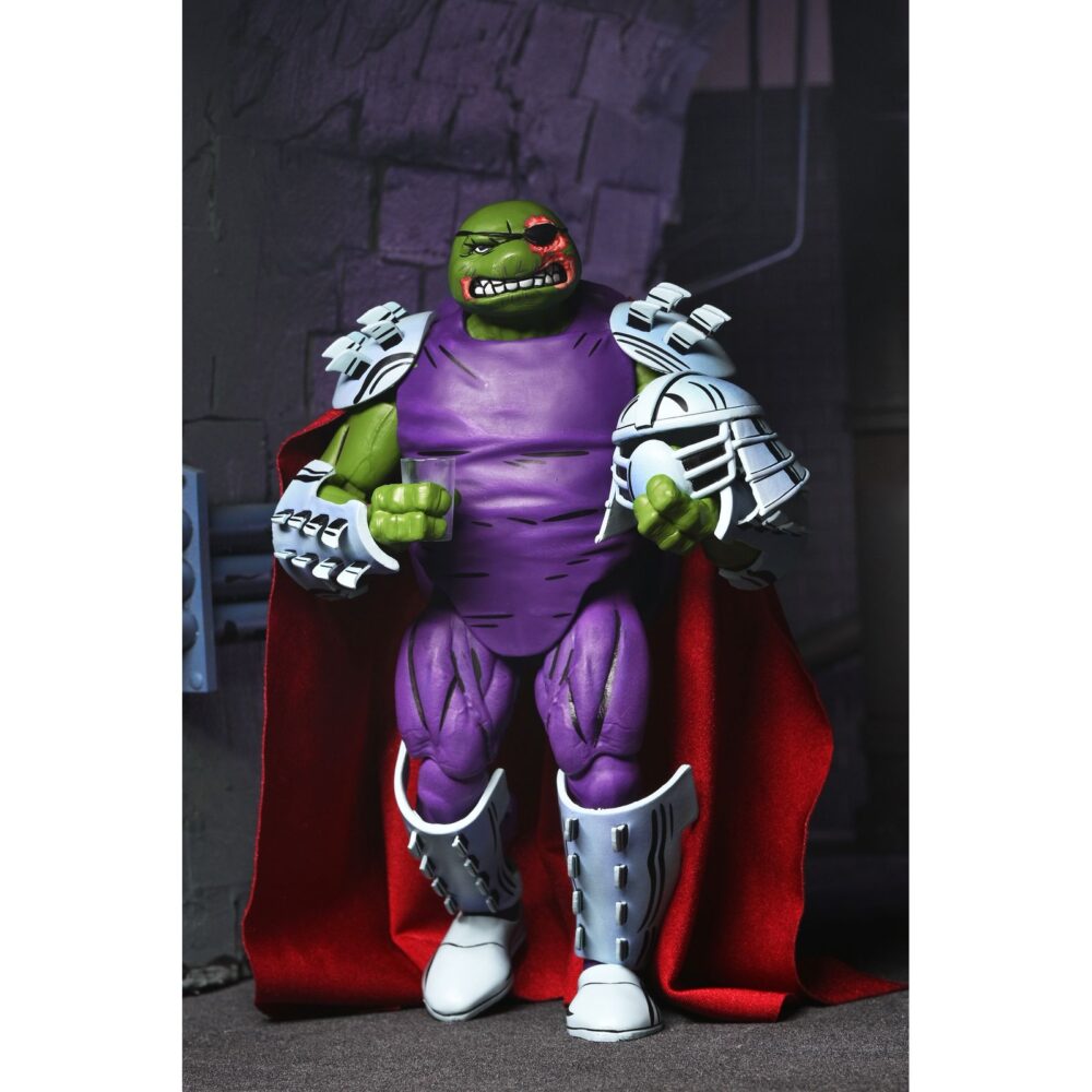 Raphael as shredder teenage mutant ninja turtles mirage comics. Neca lanza la figura de raphael, representando el rol de shredder, basada en su aparición en los comics originales de mirage studios creados por eastman y laird “teenage mutant ninja turtles” (“las tortugas ninja” en españa). Esta figura de articulada a escala de 18 cm de altura presenta un esculpido totalmente nuevo e incluye 2x cabezas intercambiables (dañada y con parche), 1x capa de tela, 1x casco extraíble, 5x manos adicionales, 2x sais, 1x jarra y 1x vaso. Se presenta en embalaje para coleccionistas con ilustraciones de kevin eastman con ventana y solapa frontal.