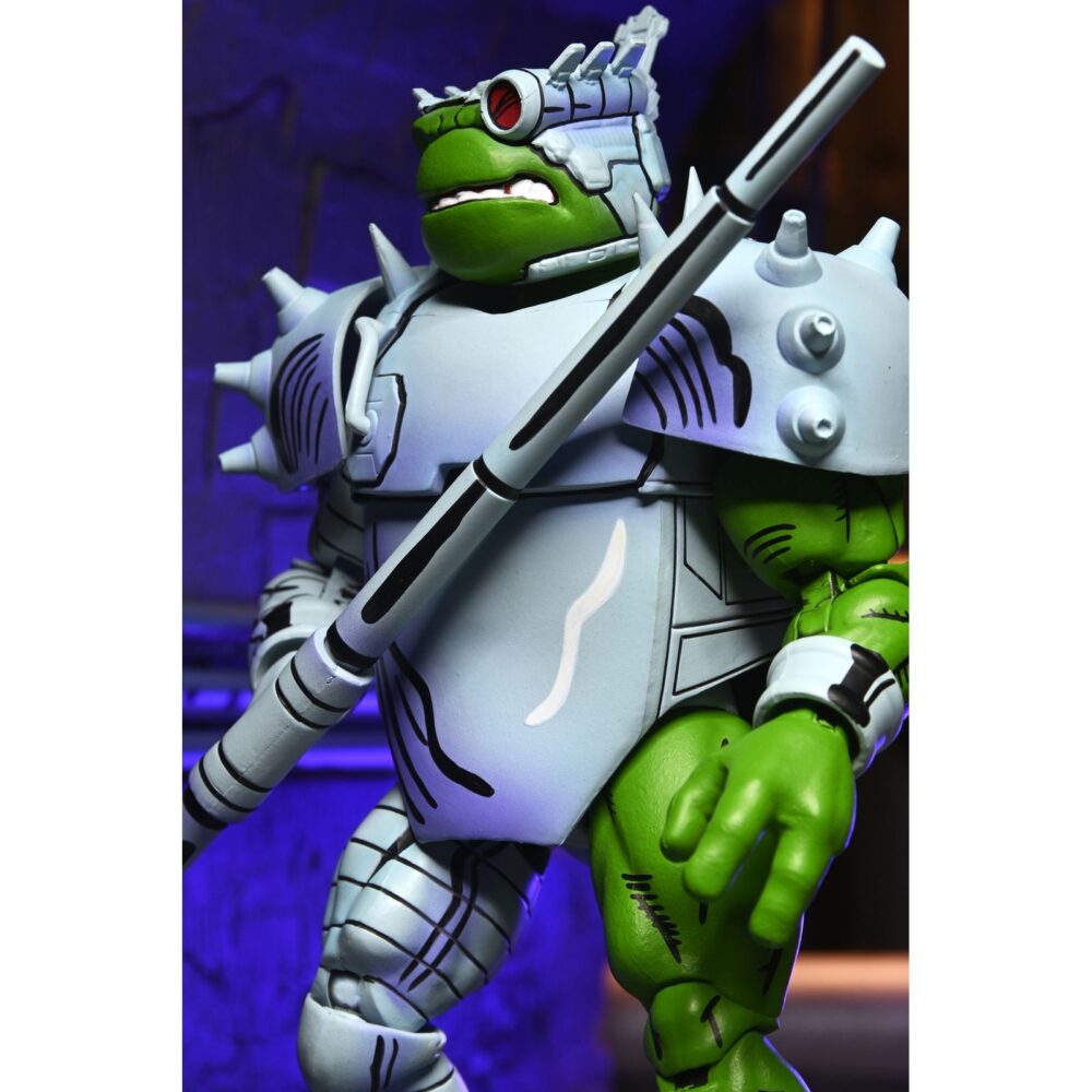 Cyborg donatello teenage mutant ninja turtles mirage comics. Neca suma a su catálogo la figura de cyborg donatello, basada en la saga "urban legends" de los cómics de "teenage mutant ninja turtles" (“las tortugas ninja” en españa) de mirage studios por eastman y laird. Esta figura de articulada a escala de 18 cm de altura incorpora un esculpido totalmente nuevo e incluye 2x cabezas intercambiables, 1x sombrero de fiesta, 1x mano-cuchillo robótica, 4x manos adicionales y 1x bastón robótico. Se presenta en embalaje para coleccionistas con ilustraciones de kevin eastman con ventana y solapa frontal.
