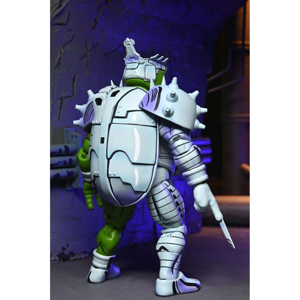 Cyborg donatello teenage mutant ninja turtles mirage comics. Neca suma a su catálogo la figura de cyborg donatello, basada en la saga "urban legends" de los cómics de "teenage mutant ninja turtles" (“las tortugas ninja” en españa) de mirage studios por eastman y laird. Esta figura de articulada a escala de 18 cm de altura incorpora un esculpido totalmente nuevo e incluye 2x cabezas intercambiables, 1x sombrero de fiesta, 1x mano-cuchillo robótica, 4x manos adicionales y 1x bastón robótico. Se presenta en embalaje para coleccionistas con ilustraciones de kevin eastman con ventana y solapa frontal.