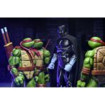 NOBODY TEENAGE MUTANT NINJA TURTLES MIRAGE COMICS. Neca presenta esta figura articulada de Nobody, la identidad secreta del oficial Longer, basada en su aparición en los comics originales de Mirage Studios creados por Eastman y Laird “Teenage Mutant Ninja Turtles” (“Las Tortugas Ninja” en España). Contiene los siguientes accesorios desmontables: 1x capa de tela, 1x gancho de agarre con cuerda real, 1x blaster y 5x manos intercambiables. Se presenta en una caja con ilustraciones de Kevin Eastman con ventana y solapa frontal.