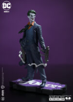 THE JOKER PURPLE CRAZE: THE JOKER BY GABRIELE DELL'OTTO LIMITED EDITION. ¡Dando vida a los cómics! La estatua «El Joker, Año del Villano» está inspirada en la portada exclusiva del artista Gabrielle Dell’Otto.