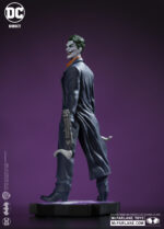 THE JOKER PURPLE CRAZE: THE JOKER BY GABRIELE DELL'OTTO LIMITED EDITION. ¡Dando vida a los cómics! La estatua «El Joker, Año del Villano» está inspirada en la portada exclusiva del artista Gabrielle Dell’Otto.