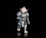 BYLUR FROSTFURR MYTHIC LEGIONS HORROR OF EINSAMALL. Aunque el diminuto Bylur Frostfurr es bien conocido por los habitantes de Einsmall como el mejor rastreador del Norte, la raza Vulpyne nunca ha sido vista en Mythoss fuera de ese asentamiento del Lejano Norte. Veloz y con sentidos asombrosos, Bylur demuestra de inmediato su valía en la búsqueda de lo que sea que esté atacando a Einsamall. Guiando al grupo a la guarida oculta del Orco de la Tundra, principal sospechoso de los brutales asesinatos, los héroes descubren un secreto monstruoso y se dan cuenta de que su problema podría ser mucho mayor de lo que imaginaban.