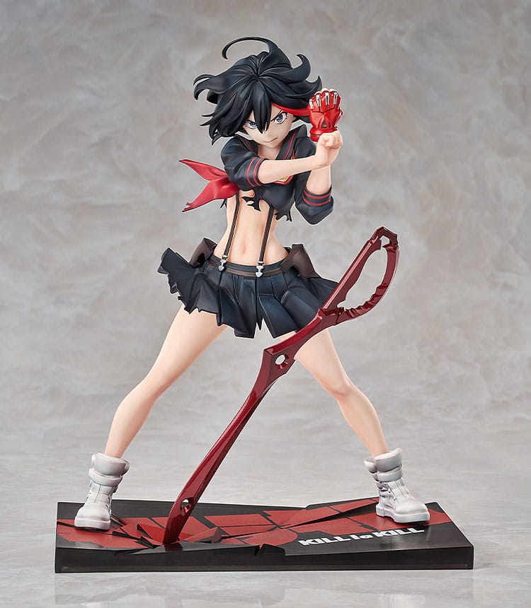 Ryuko matoi: transformation kill la kill 1/7. Good smile arts shanghai presenta esta figura de ryuko matoi con su uniforme sailor senketsu, muestra a la protagonista del anime "kill la kill" en el momento de su transformación. La figura mide aproximadamente 23 cm a escala 1/7 y captura el instante de forma dinámica gracias al esculpido de su ropa y pelo. Incluye base expositora con el logotipo del anime y el aspecto de estar rota por la espada tijera.