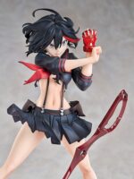 RYUKO MATOI: TRANSFORMATION KILL LA KILL 1/7. Good Smile Arts Shanghai presenta esta figura de Ryuko Matoi con su uniforme Sailor Senketsu, muestra a la protagonista del anime "Kill la Kill" en el momento de su transformación. La figura mide aproximadamente 23 cm a escala 1/7 y captura el instante de forma dinámica gracias al esculpido de su ropa y pelo. Incluye base expositora con el logotipo del anime y el aspecto de estar rota por la espada tijera.