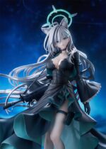 SHIROKO SUNAOOKAMI TERROR BLUE ARCHIVE 1/7. Good Smile Company presenta la figura de Shiroko Sunaookami Terror, la antagonista del videojuego "Blue Archive". Mide aproximadamente 30 cm de alto a escala 1/7 y presenta al cruel personaje con el vestido y pelo ondeantes que le dan dinamismo. El halo y su rifle de asalto Black Fang 465 han sido fielmente reproducidos. Cuenta con una base que imita a una formación cristalina que le da estabilidad.