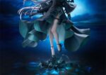SHIROKO SUNAOOKAMI TERROR BLUE ARCHIVE 1/7. Good Smile Company presenta la figura de Shiroko Sunaookami Terror, la antagonista del videojuego "Blue Archive". Mide aproximadamente 30 cm de alto a escala 1/7 y presenta al cruel personaje con el vestido y pelo ondeantes que le dan dinamismo. El halo y su rifle de asalto Black Fang 465 han sido fielmente reproducidos. Cuenta con una base que imita a una formación cristalina que le da estabilidad.