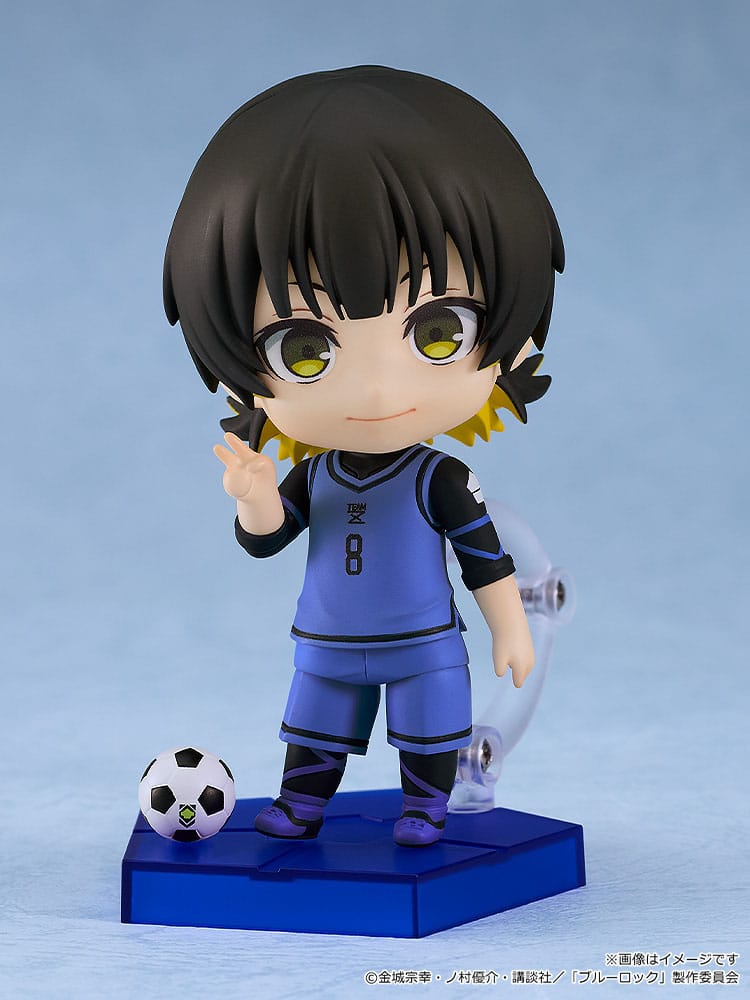 Bachira meguru blue lock nendoroid.  la figura nendoroid bachira meguru, de la emocionante serie blue lock, captura al enérgico y carismático delantero en un formato chibi articulado de 10 cm, creado por good smile company. Esta figura incluye expresiones intercambiables que reflejan la personalidad única de bachira, como su icónica sonrisa traviesa y un rostro decidido para recrear momentos clave de la serie. Además, viene con accesorios como un balón de fútbol y partes para poses dinámicas, perfectas para mostrar su estilo de juego impredecible. Diseñada con atención al detalle, esta nendoroid es una representación fiel del espíritu competitivo y la pasión de bachira, convirtiéndola en un artículo imprescindible para los fans de blue lock y coleccionistas de figuras nendoroid. Hazte con bachira meguru y deja que su energía y creatividad impulsen tu colección al siguiente nivel.