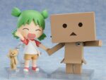 YOTSUBA KOIWAI YOTSUBA&! NENDOROID. Good Smile introduce a su catálogo Nendoroid la figura articulada de Yotsuba Koiwai, de la obra "Yotsuba&!". Está fabricada en ABS y PVC pintado, mide aproximadamente 10 cm de altura e incluye base con soporte transparente para su exposición. Cuenta con 5x placas faciales (estándar, sonriente, enfadada, llorando y con expresión ausente). Entre los accesorios se incluyen 1x peluche Juralumin, 1x bolso, 1x bote de pintura, 1x brocha y partes adicionales para exponerla sentada.