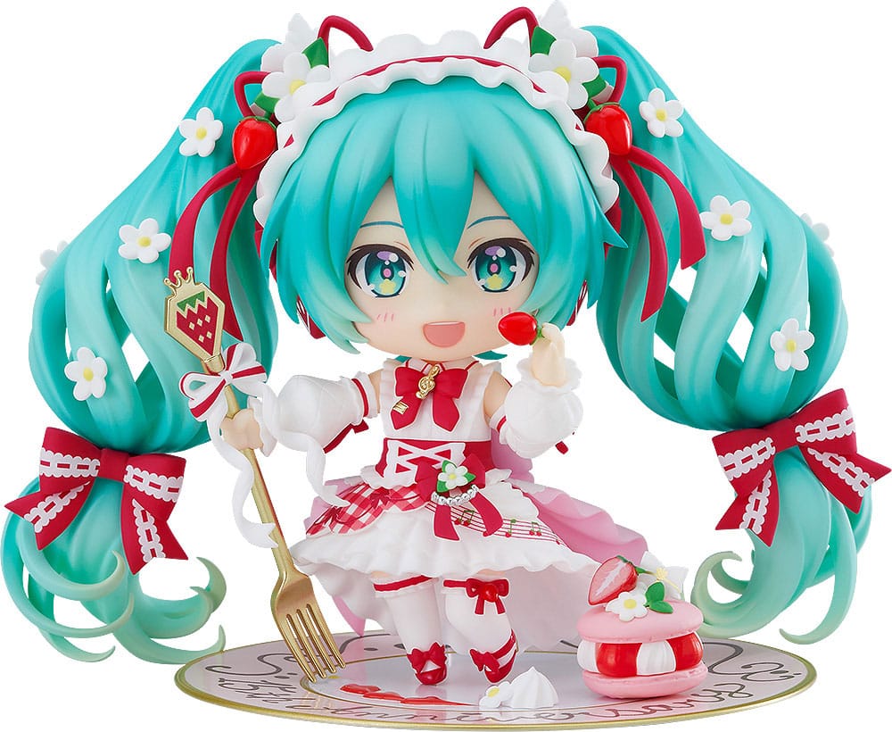Hatsune miku 15th anniversary nendoroid. Good smile suma a su catálogo nendoroid la figura articulada de la cantante virtual de vocaloid "hatsune miku" basada en la ilustración de en morikura para conmemorar el 15º aniversario de personaje donde lleva un atuendo basado en una tarta de fresa. Cuenta con 3x placas faciales (estándar, sonriente y satisfecha), 1x tenedor, 1x macaron y 1x base con forma de plato conmemorativo. Mide aproximadamente 10 cm de altura e incluye base con soporte transparente para su exposición.